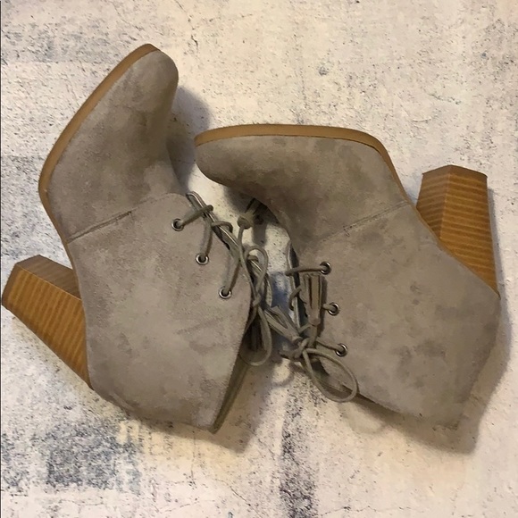 ✨GRAY SUEDE FEEL BOOTIE WITH TASSEL TIE LACES ✨ - Picture 5 of 6